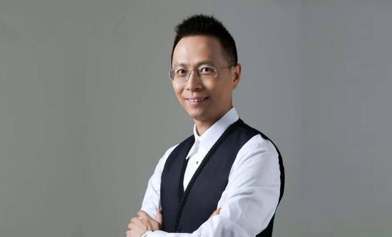 美女岔开双腿让人捅