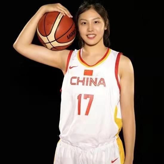 不明身份的女人