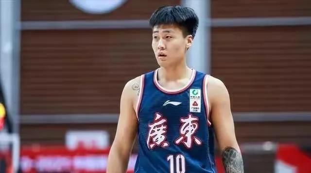 美女让男生捅